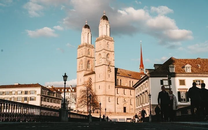 Einstein's Zurich: Self-Guided City Exploration Game Image 2