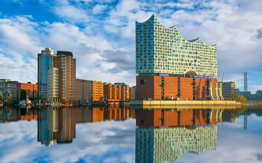 Elbphilharmonie Exterior Guided Tour in German Only Image 2