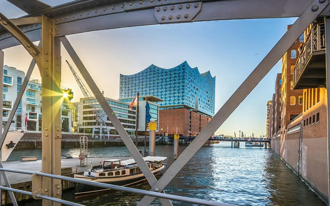 Elbphilharmonie Exterior Guided Tour in German Only Image 4