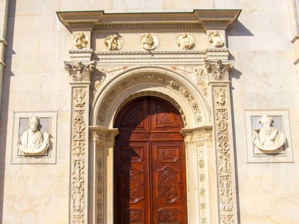 Exclusive private guided tour through the architecture of Lugano