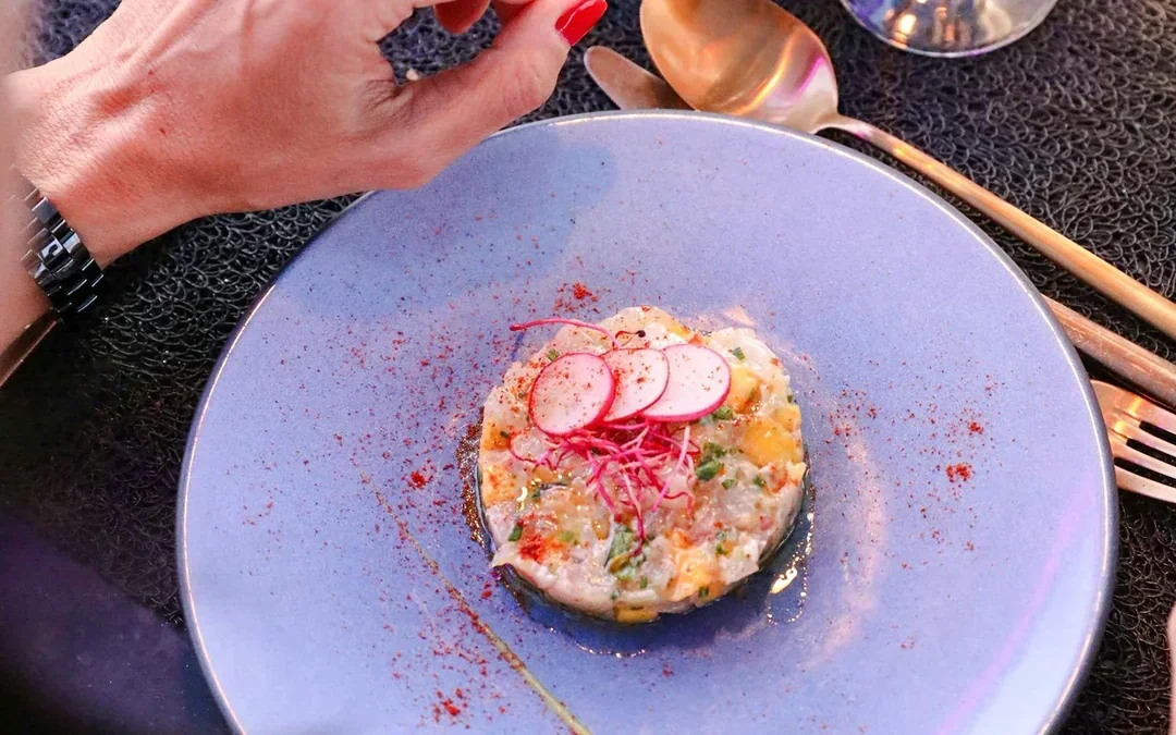 From Arc de Triomphe: Bus Toqué Signature Dinner with Paris Views Image 4