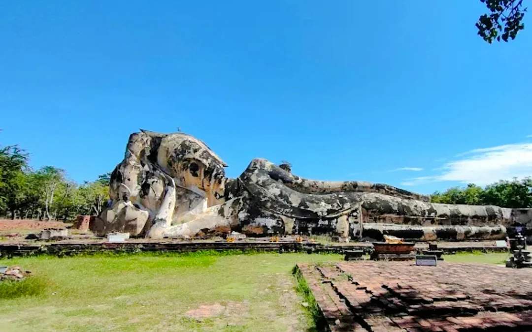 From Bangkok: Ayutthaya Historical Park Private Day Trip with Lunch and Boat Ride Image 2