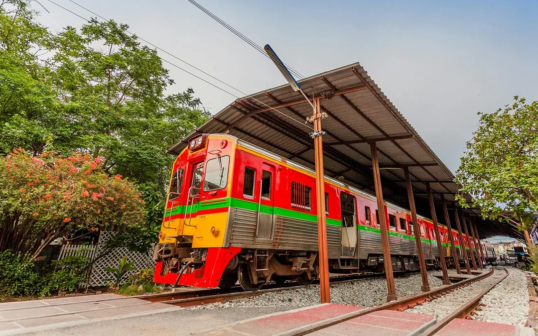 From Bangkok: Ayutthaya Temple, Railway Market & Damnoen Saduak Floating Market Full-Day Guided Tour with Lunch & Hotel Transfers Image 9