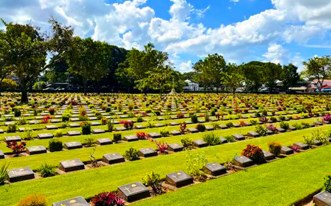From Bangkok: Private River Kwai Day Trip with Death Railway Train Ride and Damnoen Saduak Floating Market Image 5