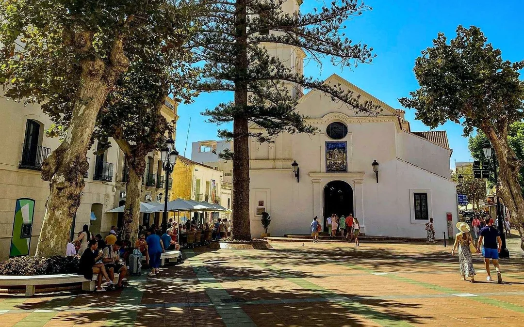 From Benalmádena: Caves of Nerja, Nerja & Frigiliana Day Tour Image 2