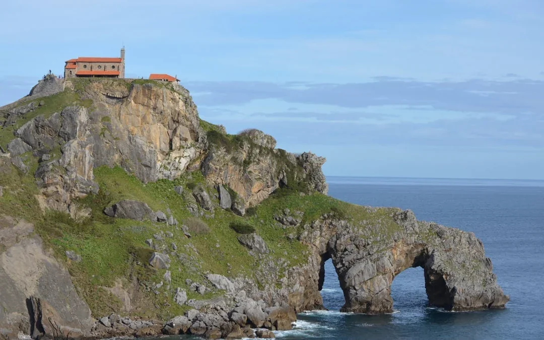 From Biarritz: Gaztelugatxe, Bilbao & Guggenheim Museum Tour Image 2