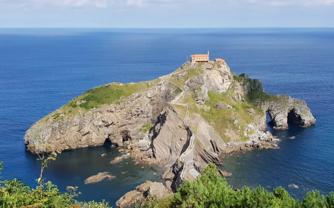 From Biarritz: Gaztelugatxe, Bilbao & Guggenheim Museum Tour Image 3