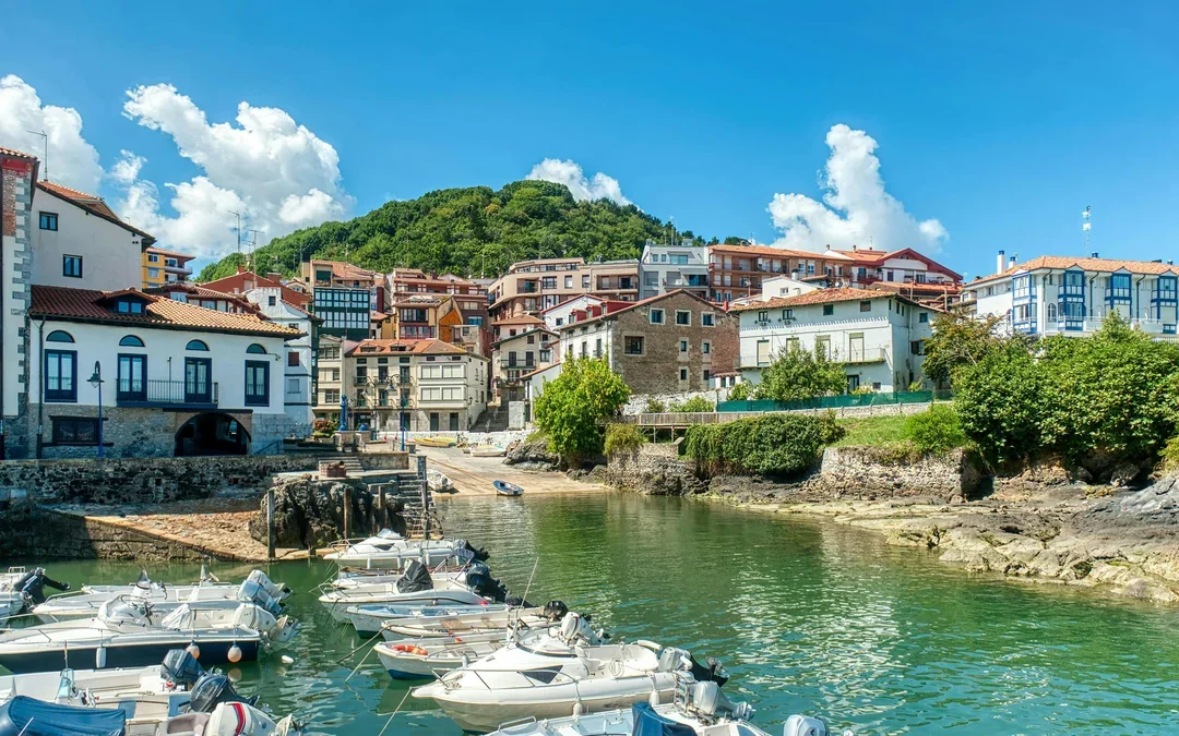 From Bilbao: Gaztelugatxe, Mundaka & Guernica Tour Image 1