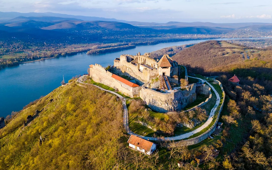 From Budapest: Danube Bend Day Trip with Lunch Image 4
