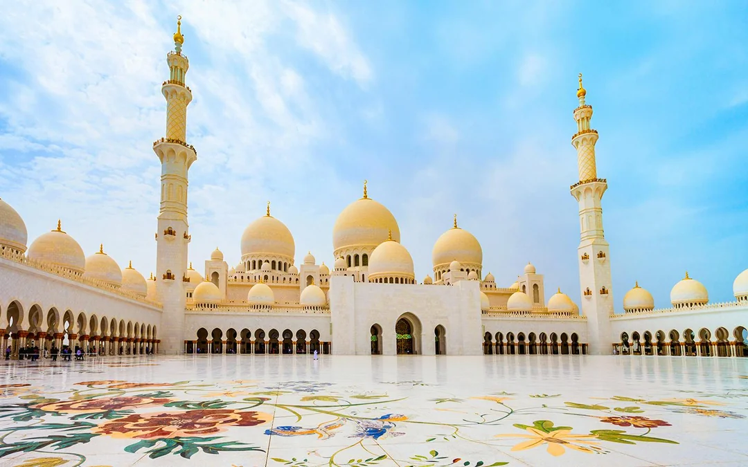 From Dubai: Abu Dhabi Full-Day City Tour with Louvre Museum & Sheikh Zayed Grand Mosque Image 4