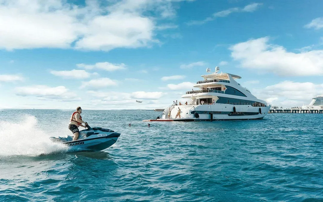 From Dubai Harbour: 3-Hour Superyacht Tri-Deck Cruise with Dining, Open Bar & Live DJ Image 1