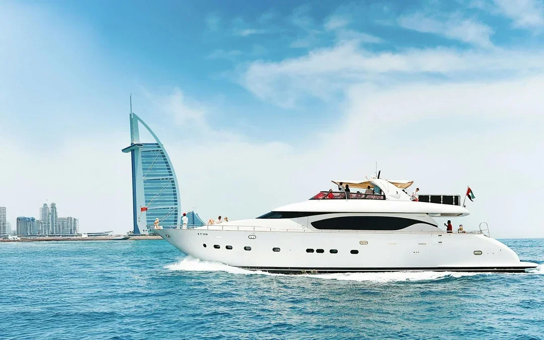 From Dubai Marina: 2-Hour Luxury Yacht Cruise with Dinner Image 1