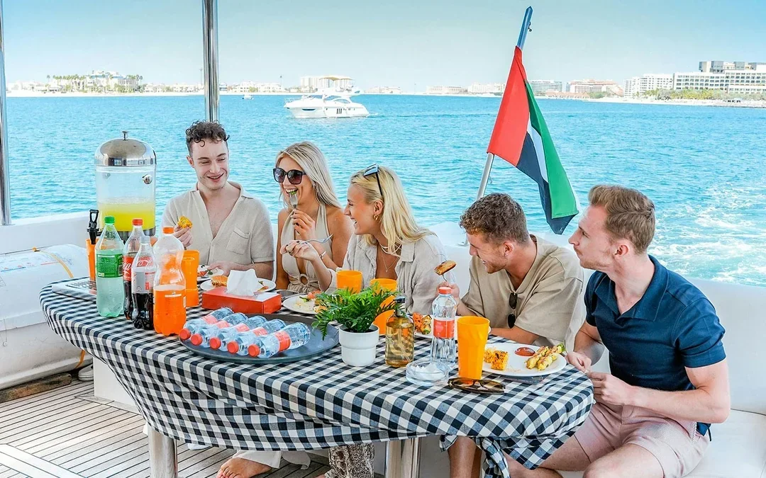 From Dubai Marina: 2-Hour Luxury Yacht Cruise with Dinner Image 5