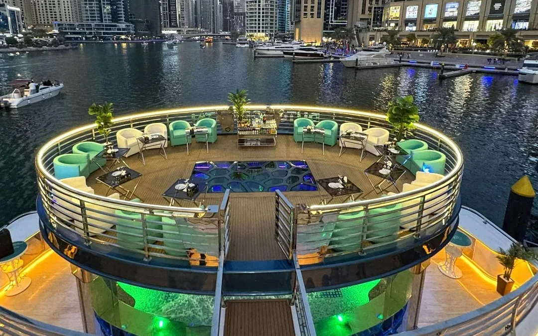 From Dubai Marina: 3-Hour Lotus Mega Yacht Cruise with Buffet Dinner, Unlimited Drinks & Live Entertainment Image 2