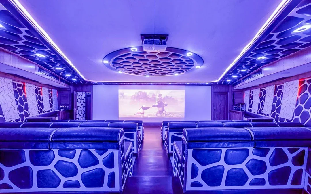 From Dubai Marina: Lotus Mega Yacht VIP Dinner Cruise with Live DJ & Unlimited Drinks Image 5