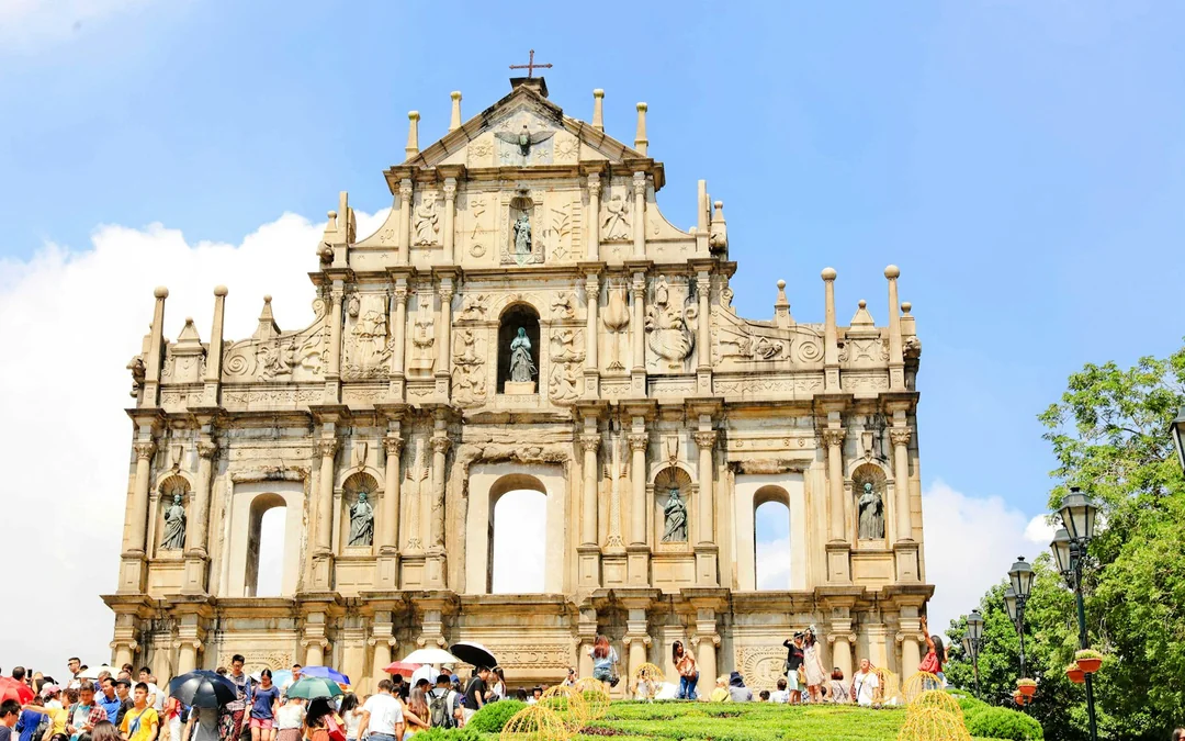 From Hong Kong: Macau Guided Day Trip with Lunch by TurboJet Ferry and HZMB Bus Image 1