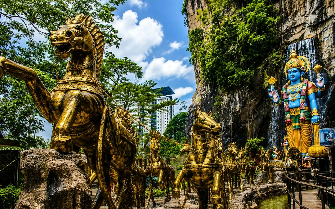 From Kuala Lumpur: Batu Caves Private Tour with Ramayana Cave Entry and Batik Factory Visit Image 1