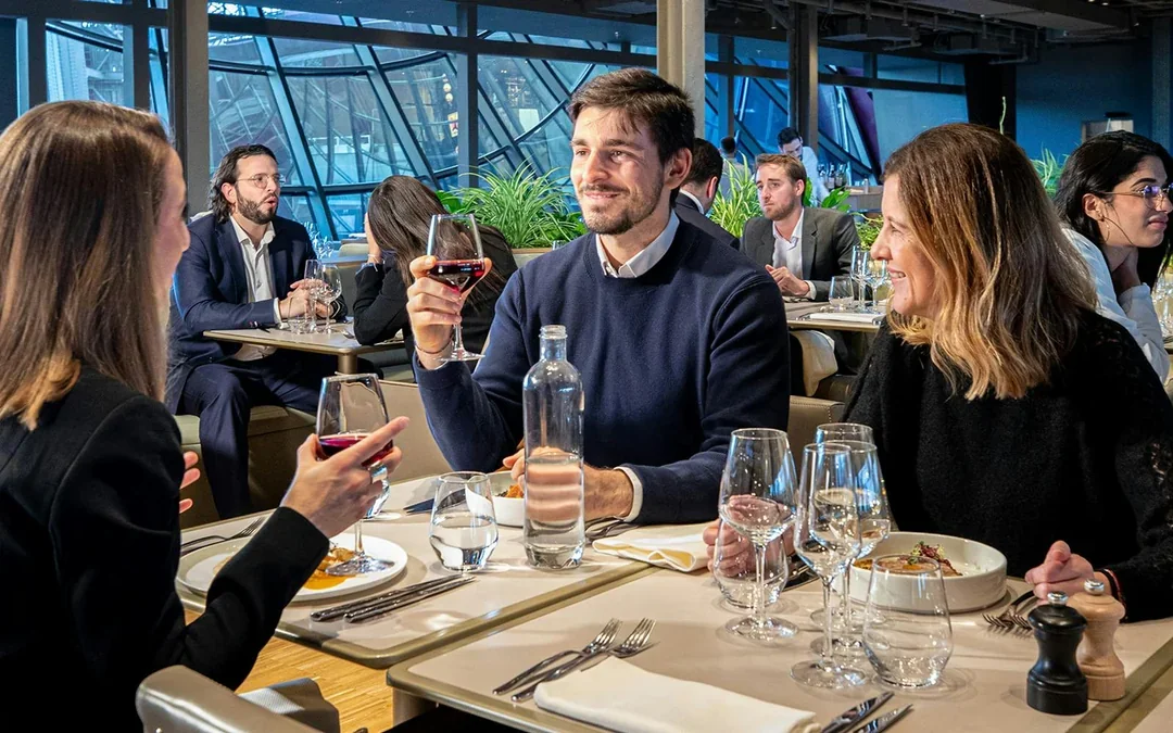 From London: Luxury Escorted Paris Day Trip with Lunch on the Eiffel Tower Image 3