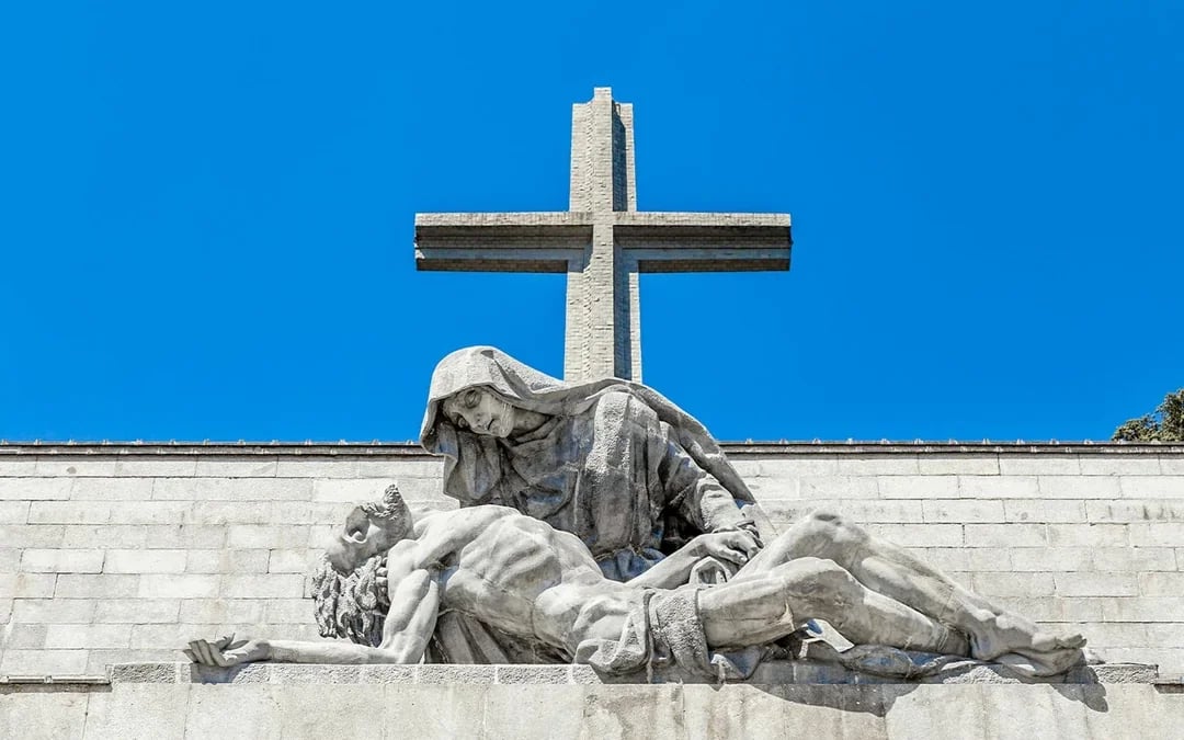 From Madrid: El Escorial and Valley of the Fallen Half-Day Trip Image 7