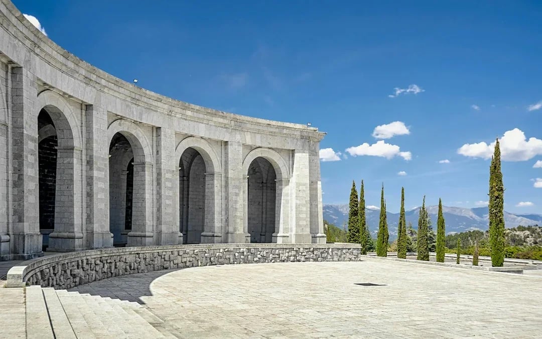 From Madrid: El Escorial and Valley of the Fallen Half-Day Trip Image 9