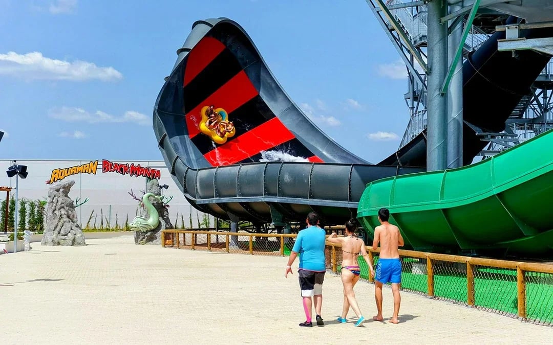 From Madrid: Full-Day Trip to Parque Warner Beach with Round-Trip Transfers Image 9