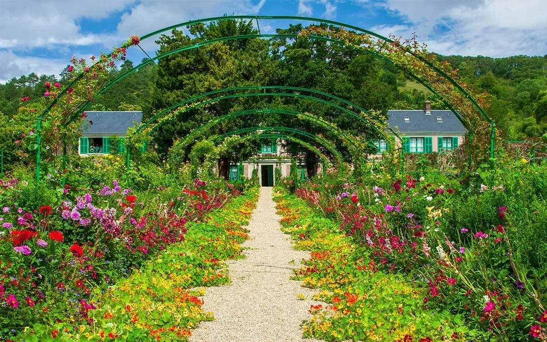 From Paris: Giverny Day Trip with Monet's House & Gardens Entry Image 3