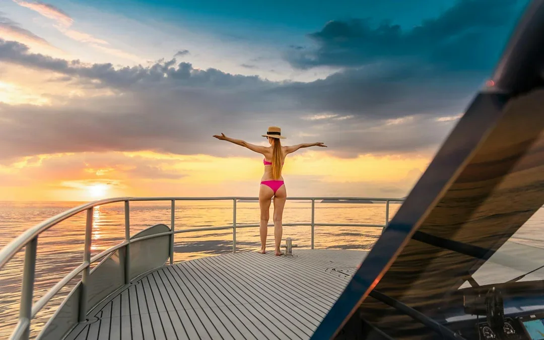 From Phuket: Phi Phi Island & Maya Bay Sunset Tour by Whale Shark Boat Image 8