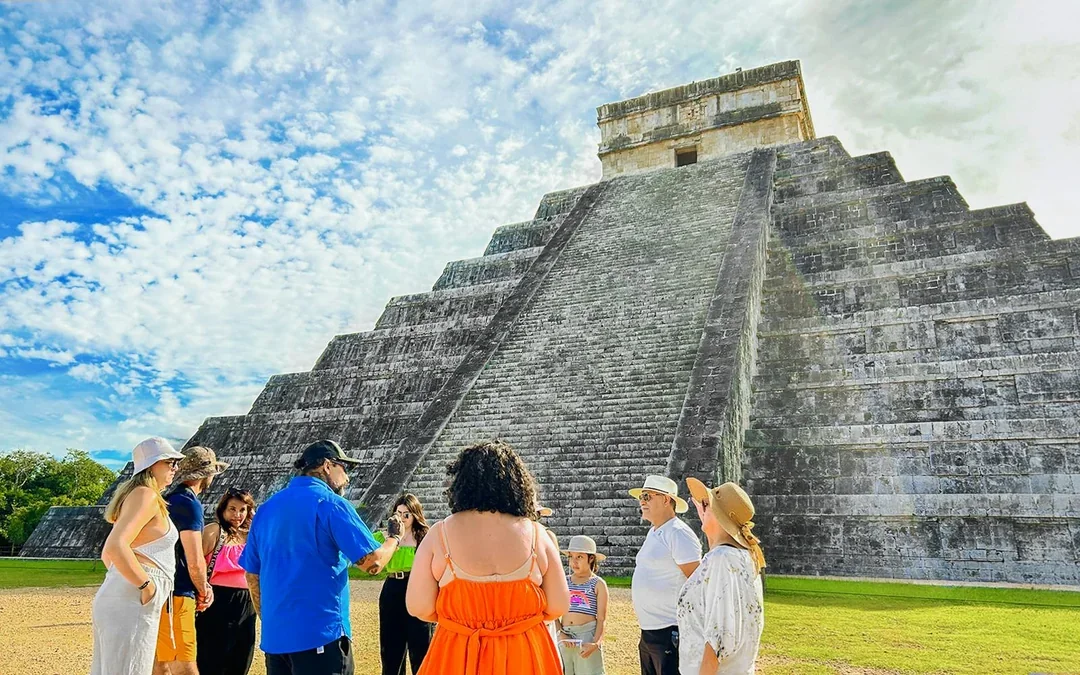 From Playa del Carmen: Chichén Itzá Early Guided Tour with Hotel Pickup & Lunch Image 2