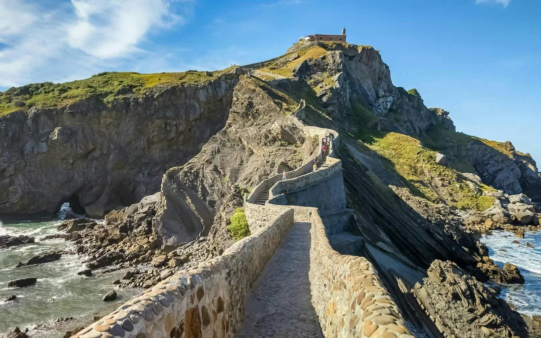 From San Sebastian: Gaztelugatxe & Bilbao Tour Image 2
