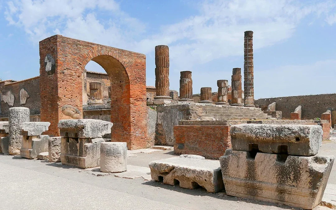 From Sorrento: Pompeii & Mount Vesuvius Small-Group Day Trip Image 3
