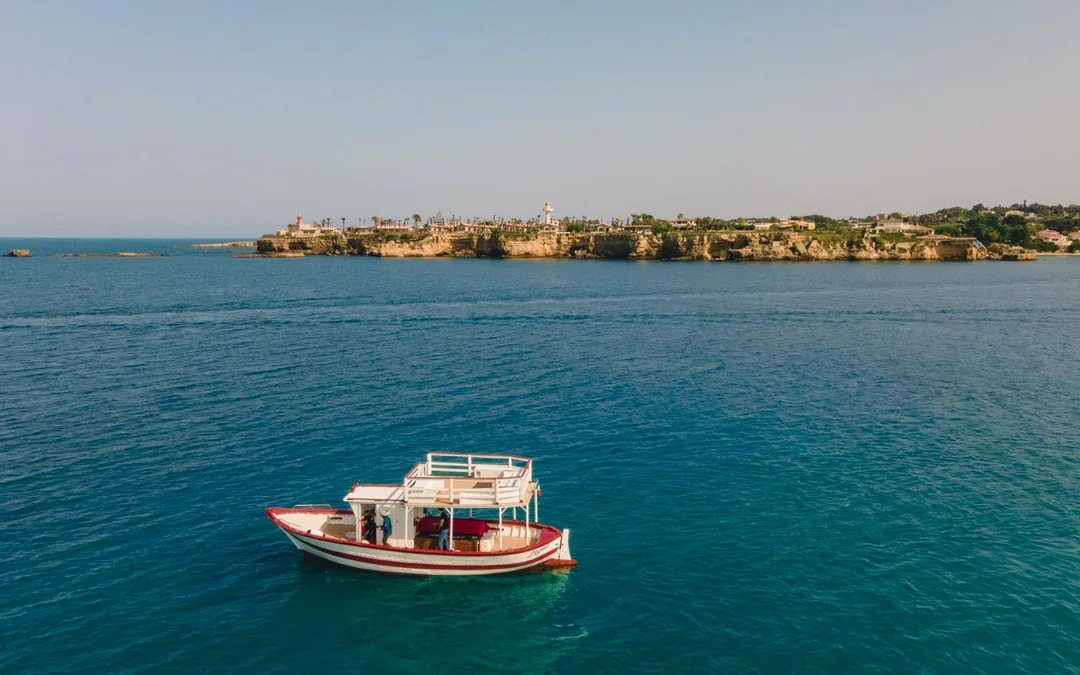 From Syracuse: Ortigia Island an Sea Caves Boat Tour Image 1