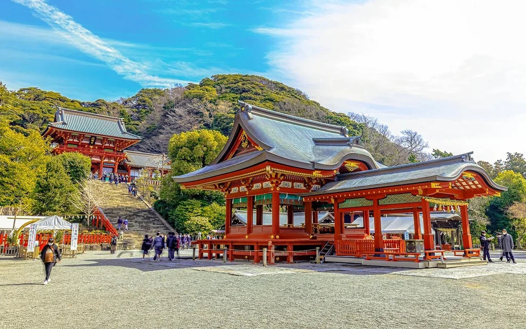 From Tokyo: Kamakura & Yokohama Night Tour with Enoshima, Enoden Train, Yokohama Red Brick Warehouse, & More Image 3