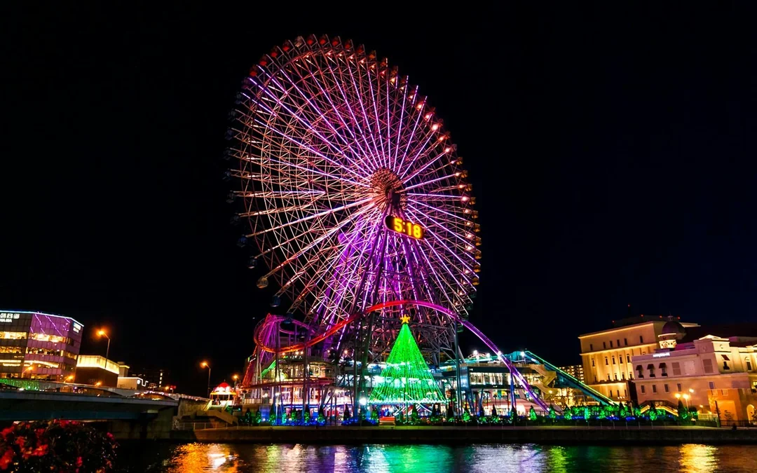 From Tokyo: Kamakura & Yokohama Night Tour with Enoshima, Enoden Train, Yokohama Red Brick Warehouse, & More Image 7