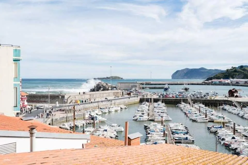 Gaztelugatxe and Mundaka small group guided tour from Bilbao