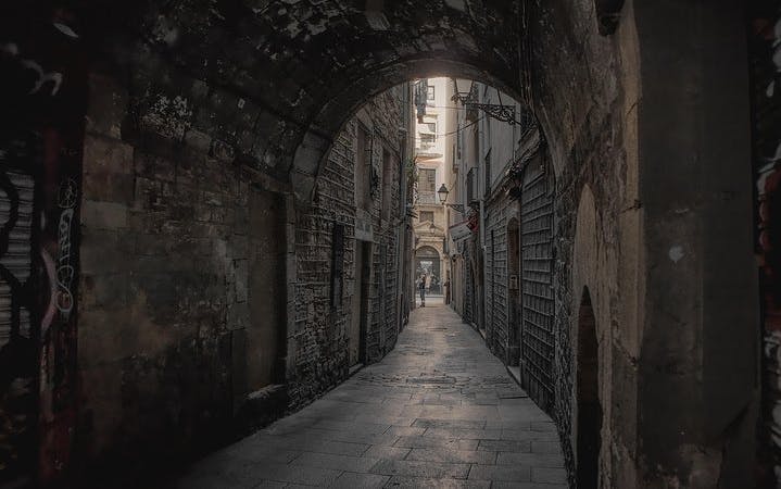 Ghosts of Gothic Barcelona: Self-Guided City Exploration Game Image 4