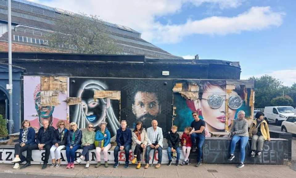 Glasgow street art tour