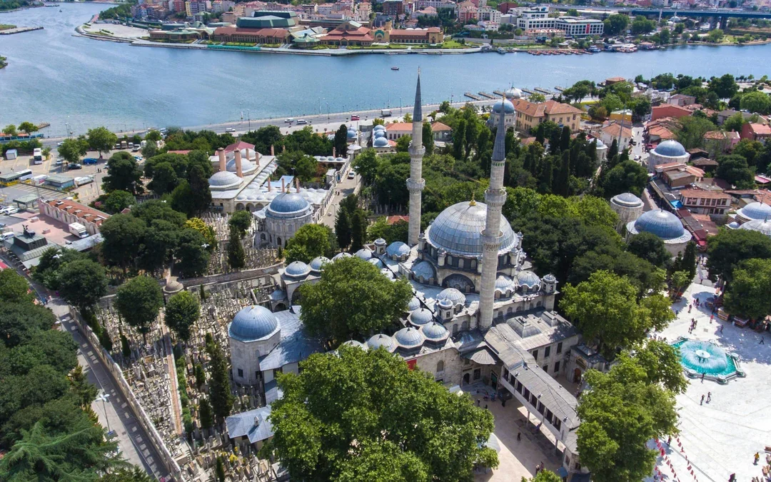 Golden Horn Hop-on Hop-off Bus Tour: All-Day Pass Image 5