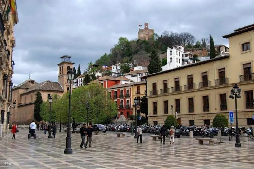 Granada Cathedral, Royal Chapel, Albaicín and Sacromonte guided tour