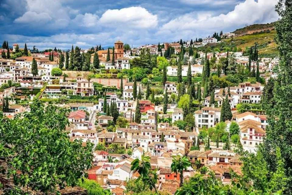 Granada Cathedral, Royal Chapel, Albaicín and Sacromonte guided tour
