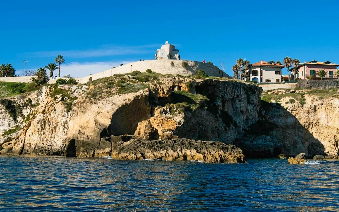 Guided Boat Tour of Ortigia Island with Grotto Visit Image 7
