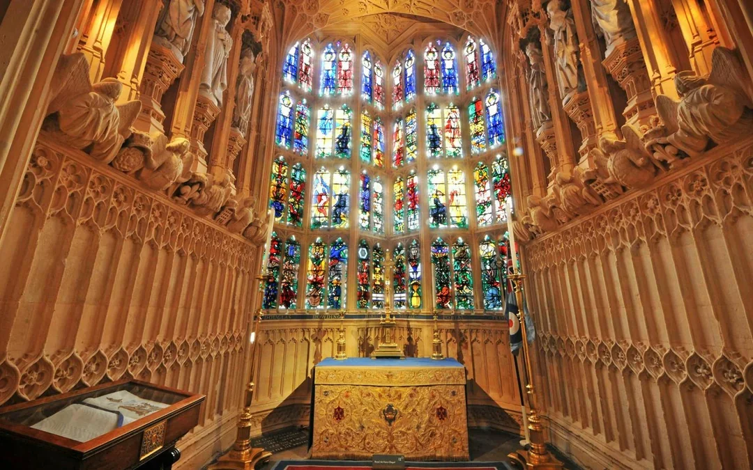 Guided Bus Tour of Royal London & Westminster Abbey Visit with Afternoon Tea Image 3