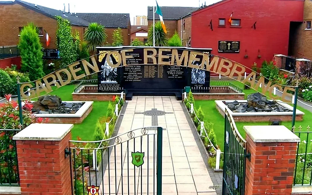 Guided Political Taxi Tour of Belfast Image 6