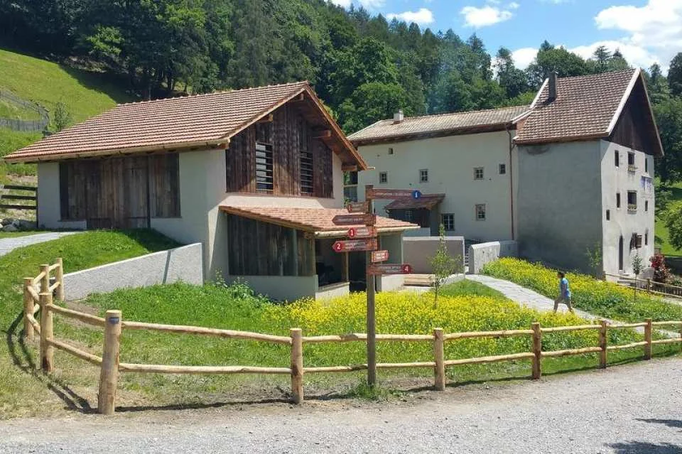 Guided tour of Heidi's home in the Heidi Village in Maienfeld
