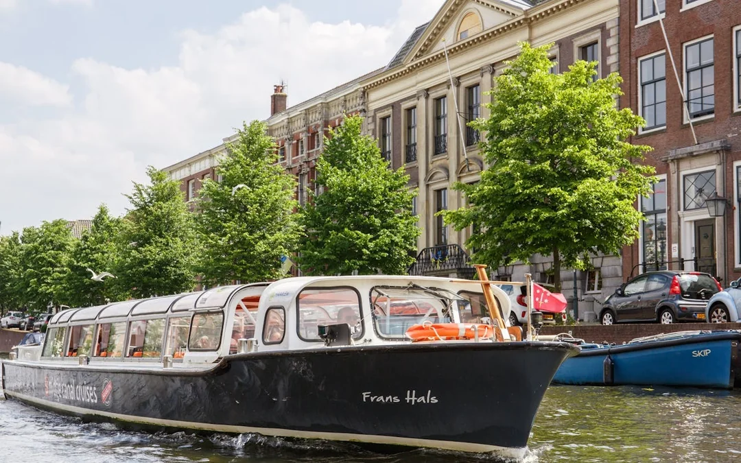 Haarlem Canal Dinner Cruise with Freshly Baked Nolita Pizza Delivered On Board Image 2