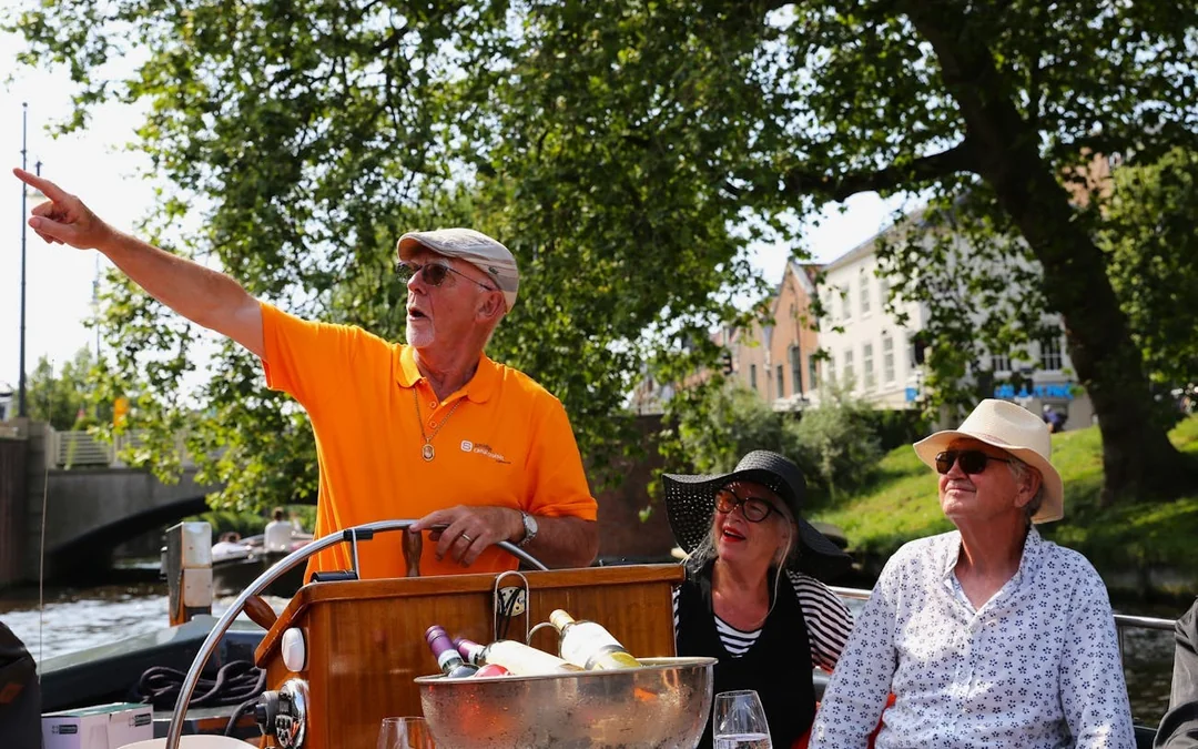 Haarlem Open-Boat Canal Cruise with Live Skipper Commentary Image 10