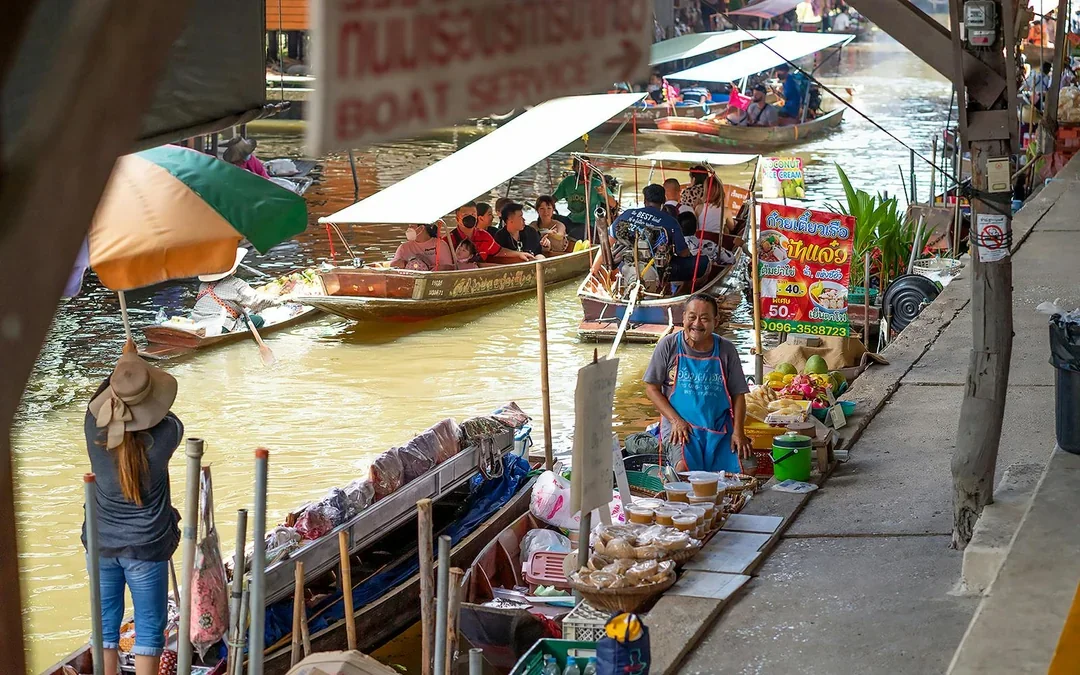 Half Day: Damnoen Saduak Floating Market Guided Tour Image 2