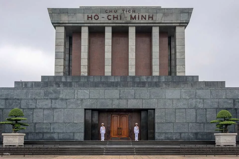 Hanoi: Skip-the-Line Entry to Ho Chi Minh Mausoleum & Museum