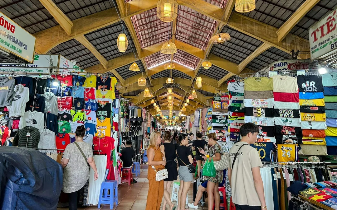 Ho Chi Minh City Shopping Walking Tour with Ben Thanh Market Image 3