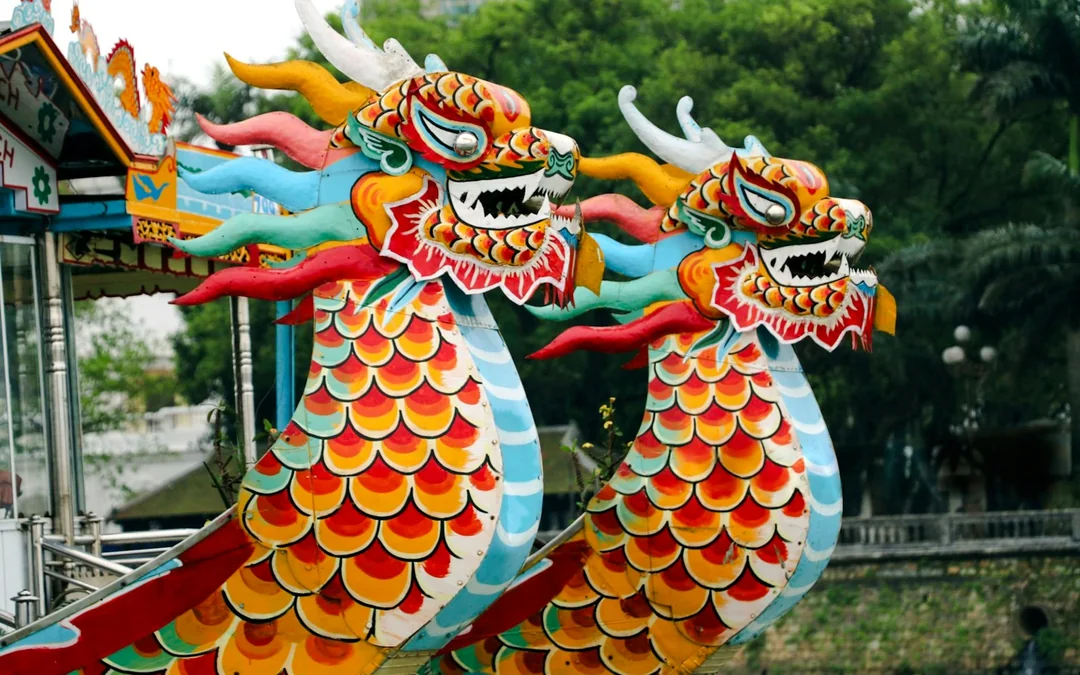 Hue Food Tour with Perfume River Dragon Boat and Traditional Ca Huế Performance Image 8