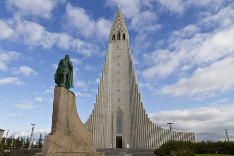 In-App Self-Guided Walking Tour to Discover Reykjavik